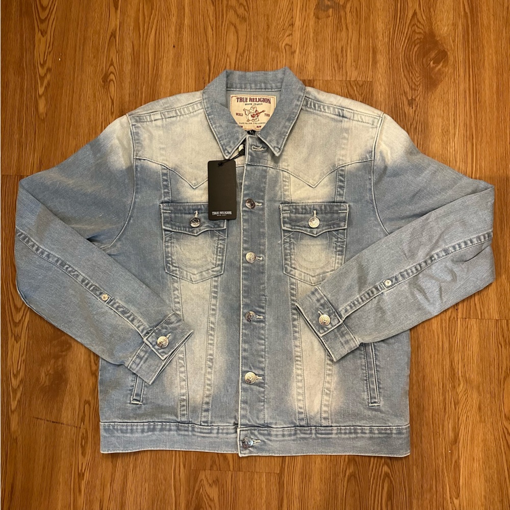 True Religion Jimmy SN Trucker Jacket Light Showers Blue Fade Mens‎ Medium NWT